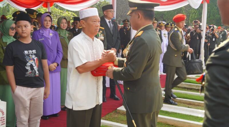 Tangis Haru Iringi Pemakaman Mayor Zulmi, Prajurit Berprestasi TNI
