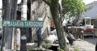 Cegah Banjir Dan Macet Satpol PP Tertibkan Bangli dan PKL di Sukaasih