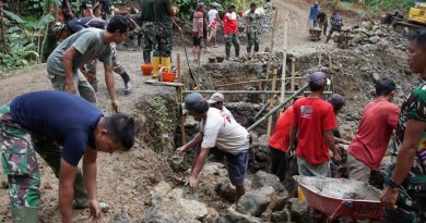 Di Tengah Terik dan Debu, Satgas TMMD Kodim Purbalingga Bangun Harapan Warga Lewat Jembatan Desa
