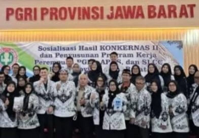 PGRI Jawa Barat menggelar kegiatan Sosialisasikan Hasil kongres kerja nasional ke II .