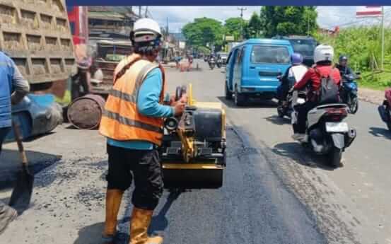 ppk 2.1 jawa barat bergerak cepat melaksanakan pekerjan rutin ruas jalan Bts Bibadak – Bts kota Sukabumi