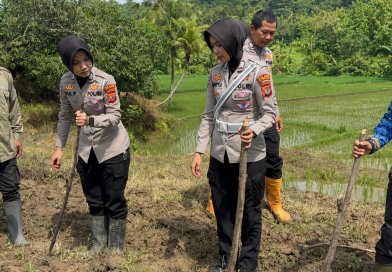 ​Satlantas Polres Kuningan Bersinergi dengan Dinas Pertanian Pantau Ketahanan Pangan di Desa Cibulan
