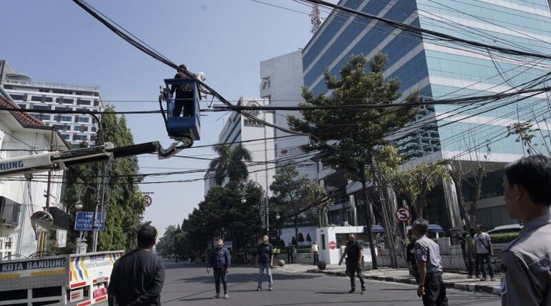 Penataan Kabel Asia Afrika Merapikan infrastruktur utilitas di ruang publik