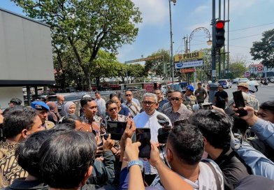 Marah Wali Kota Bandung Akibat Penebangan 10 Pohon  Bakal seret ke Meja Hijau