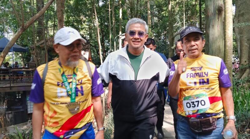 M Farhan menyampaikan selamat atas terselenggaranya event dBestO Family Run.
