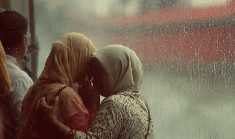 225 Selamat, 5 Meninggal, 41 Hilang: KM Mutiara Sentosa 2 Terbakar di Madura