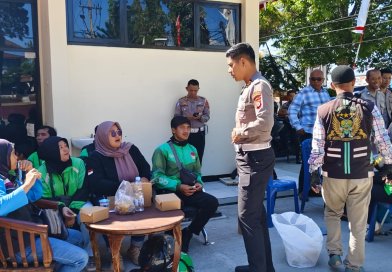 Puluhan Driver Ojol di Kuningan Dapat Servis Motor dan Ganti Oli Gratis dari Polisi