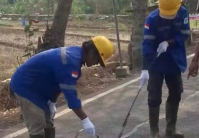 Untuk memperpanjang umur pelayanan jalan ppk 3.1 provinsi Jawa Barat melakukan peroses penambalan retakan jalan dengan metode sealant.