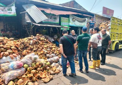 PT. Andalas Natural Coconut & PT Kana Tangtu Jamuga Berkolaborasi Dengan Prosignal Urai sampah Limbah Kelapa 5 Ton /Hari di TPS Gede bage Bandung