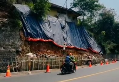 BBJN DKI Jakarta dan Jabar telah memulai penanganan darurat longsoran di jalan Nasional Pamulihan