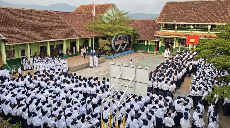 Sat Lantas Polres Kuningan Gelar Program “Polisi Sahabat Pelajar” di SMPN 1 Kadugede, Sosialisasi Tertib Lalu Lintas hingga Anti-Bullying