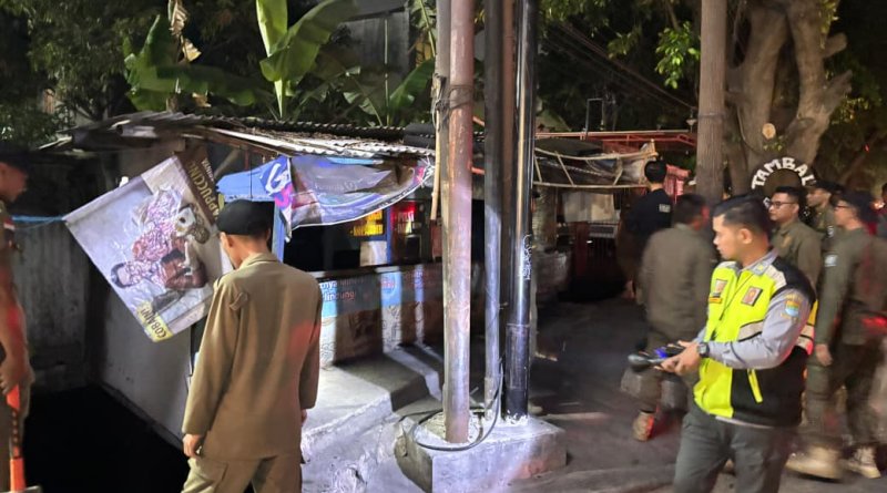 PENERTIBAN GABUNGAN BANGUNAN LIAR DI JL. SOEKARNO-HATTA CIPADUNG KIDUL BERLANGSUNG AMAN DAN KONDUSIF