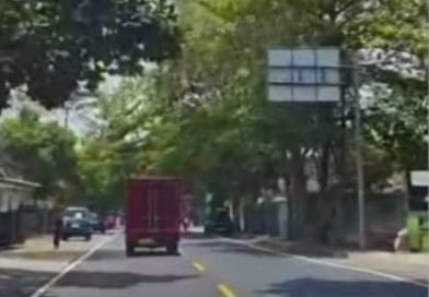 ppk 4.3 Jawa Barat mengunakan material yang berkualitas untuk pengecatan marka jalan di ruas jalan Prabu gajah agung kabupaten Sumedang