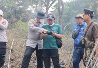 Turun Langsung ke Lokasi Kebakaran, Kapolres Kuningan Tinjau Pemadaman Karhutla di Kawasan TNGC